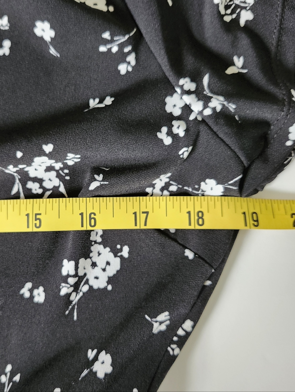 Gilli Short Sleeve Vneck Maxi Dress Womens Large Black White Floral Faux Wrap - Picture 10 of 10